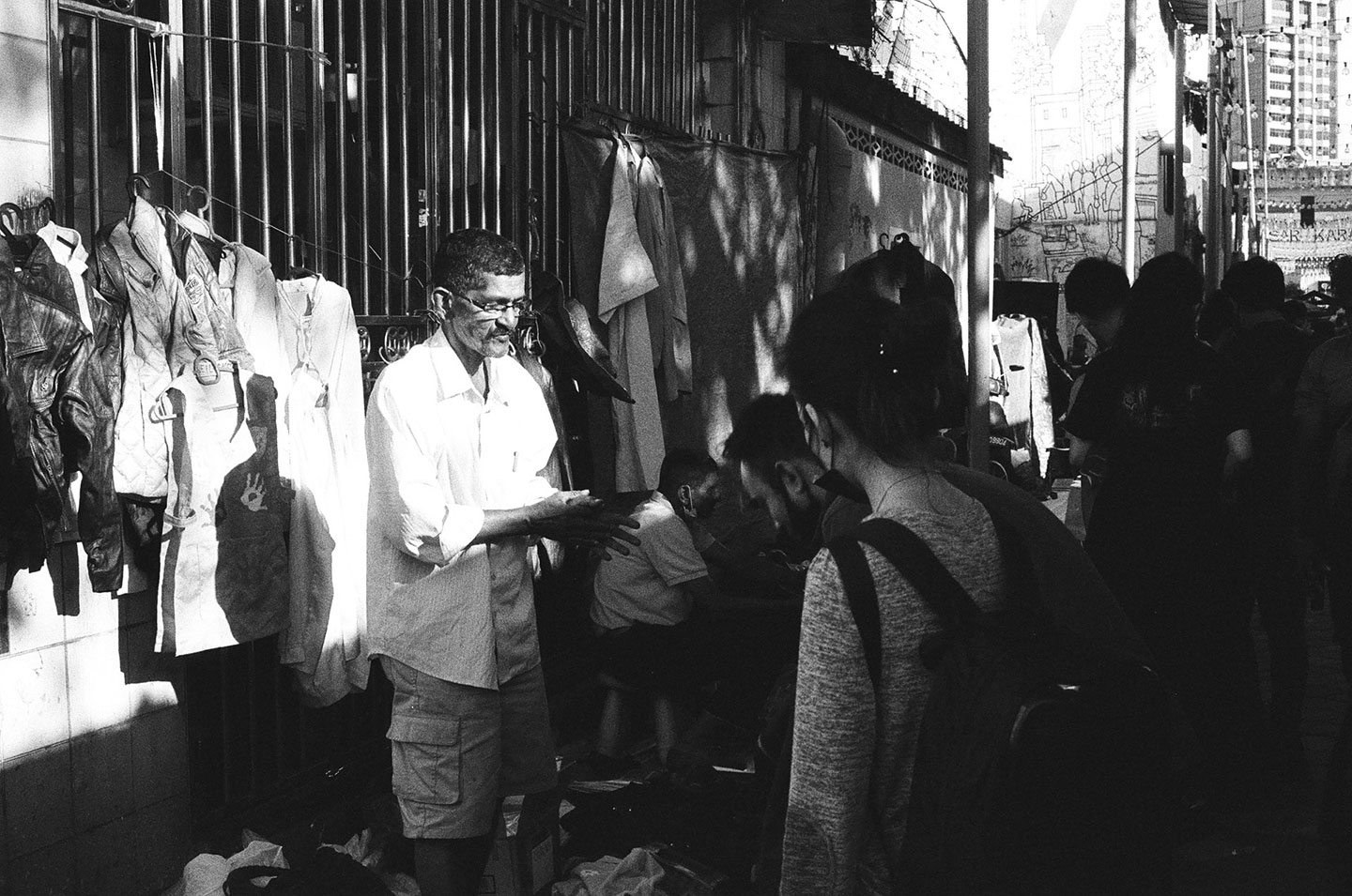 pasar karat daily life bw