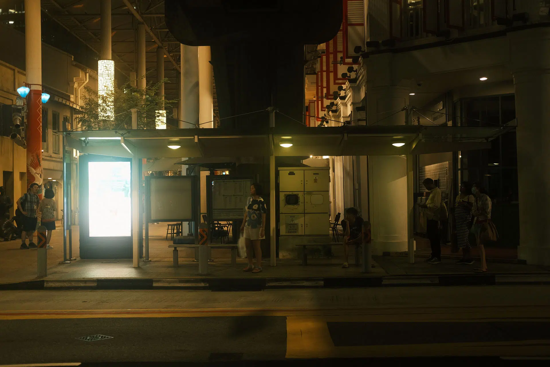 Bus stop Singapore night photography - Metropolis 500T Film Recipe